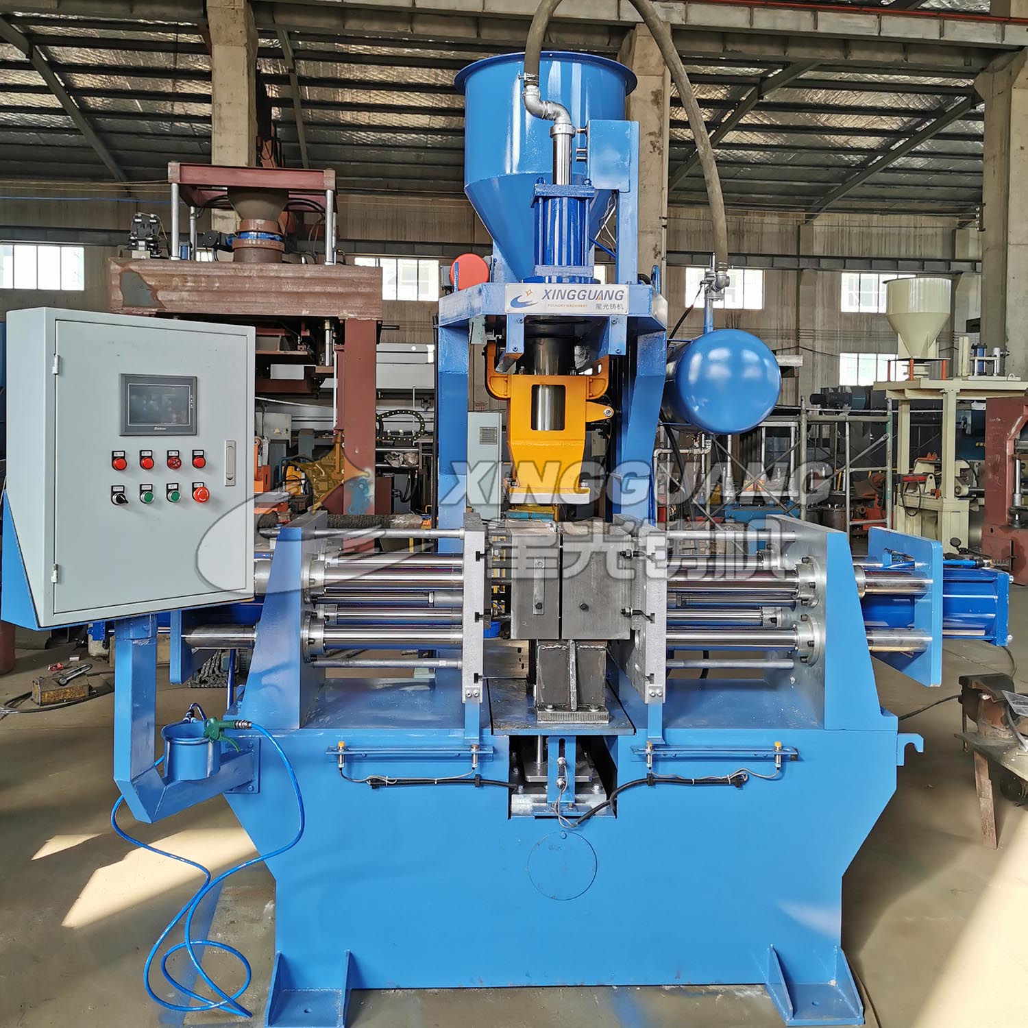  Z8615L三开模射芯机